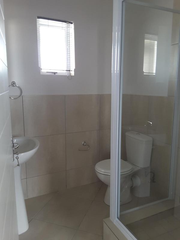 To Let 2 Bedroom Property for Rent in Buhrein Western Cape